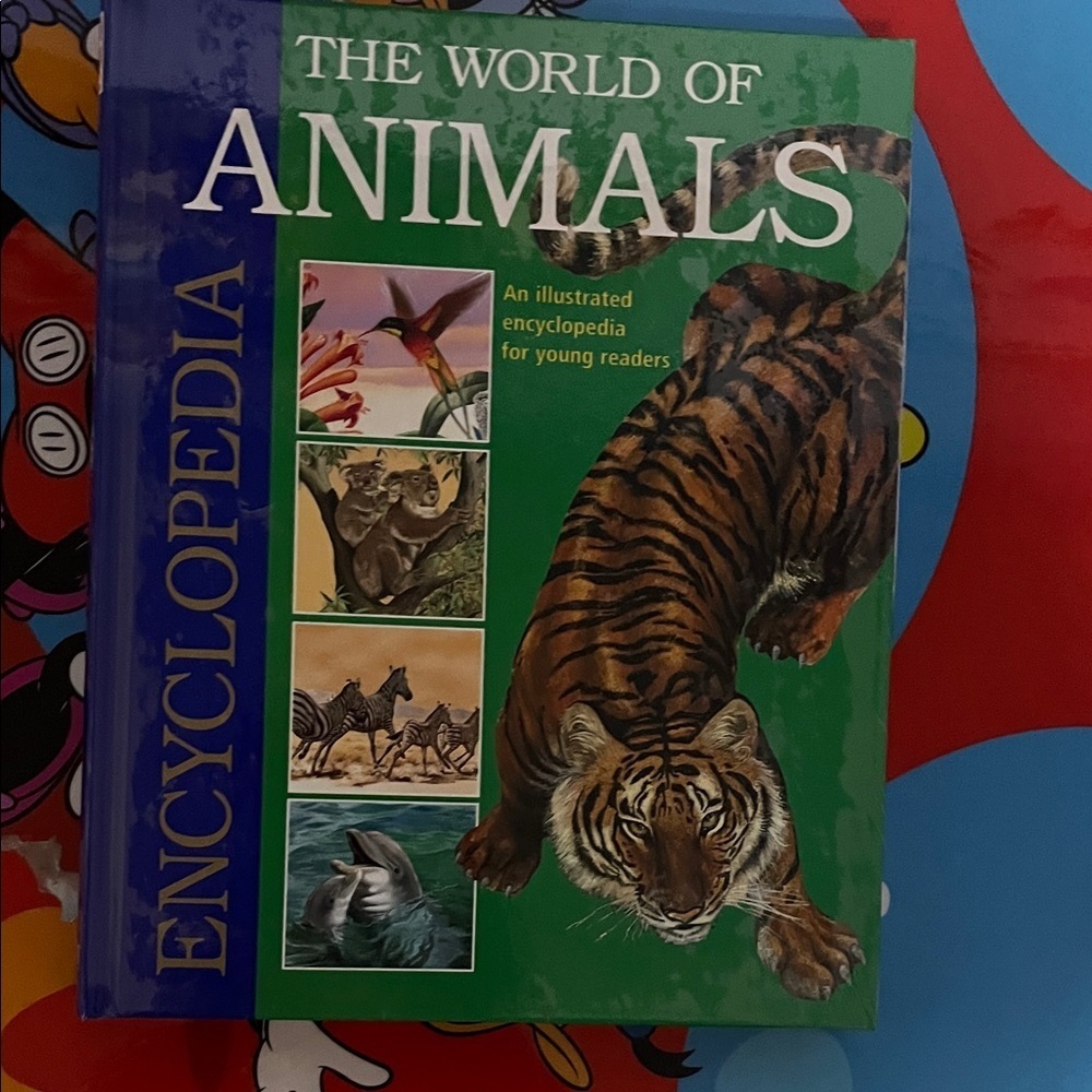 The World of Animals Encyclopedia - Green Cover